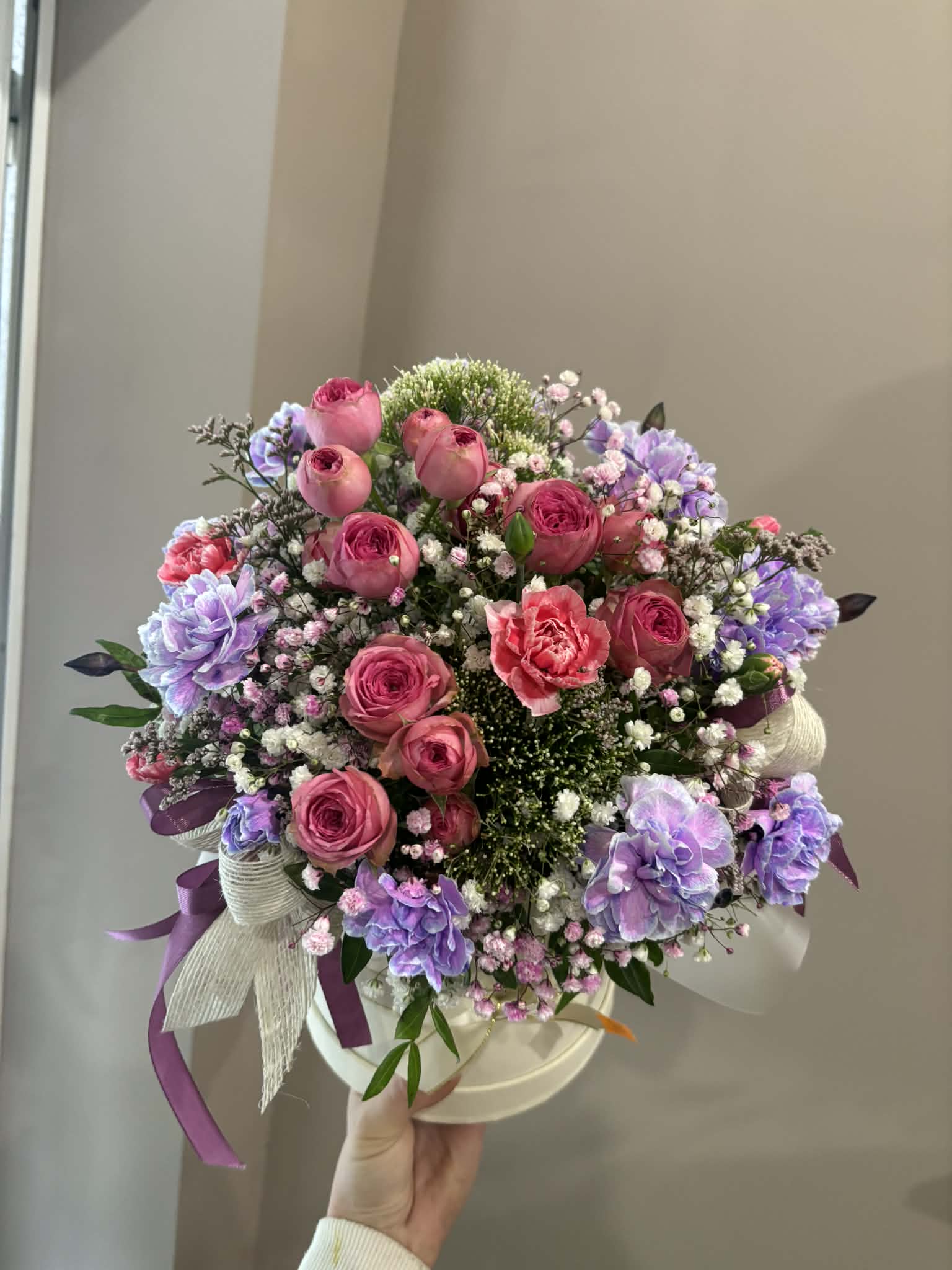 Flowerbox z różami i hortensją